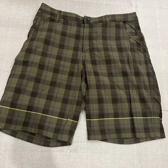[36]Lululemon Kahuna Plaid Green and Brown Shorts - Picture 4 of 9